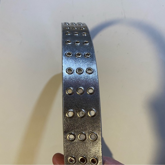Silver triple row of grommets, SZ XL waists 36”-42”may be bonded leather or faux - Picture 6 of 7